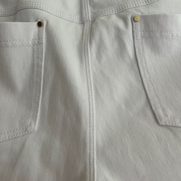Lyssé Pull-on White Denim Stretchy Jeans Size M - NEW WITH TAGS - Picture 9 of 11